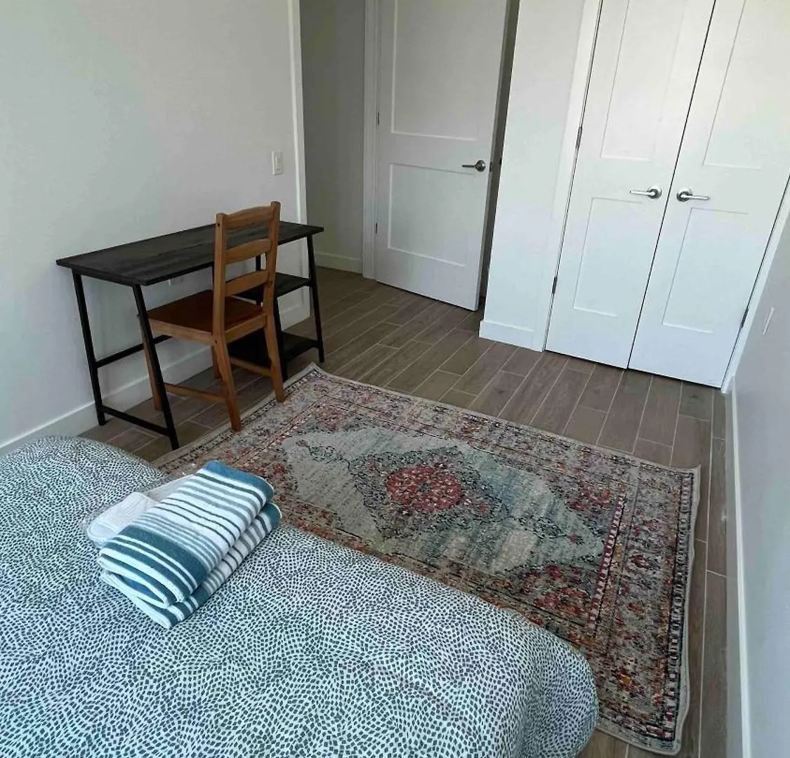 Near Manhattan Spacious Stunning New Modern Penthouse 3-Bedroom Apartment New York