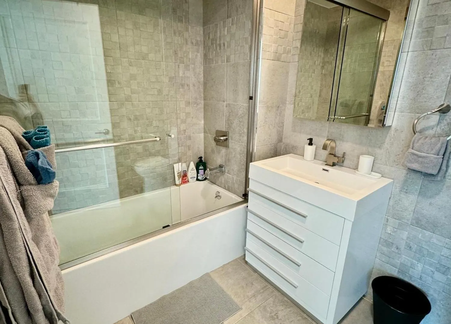 Near Manhattan Spacious Stunning New Modern Penthouse 3-Bedroom Apartment New York