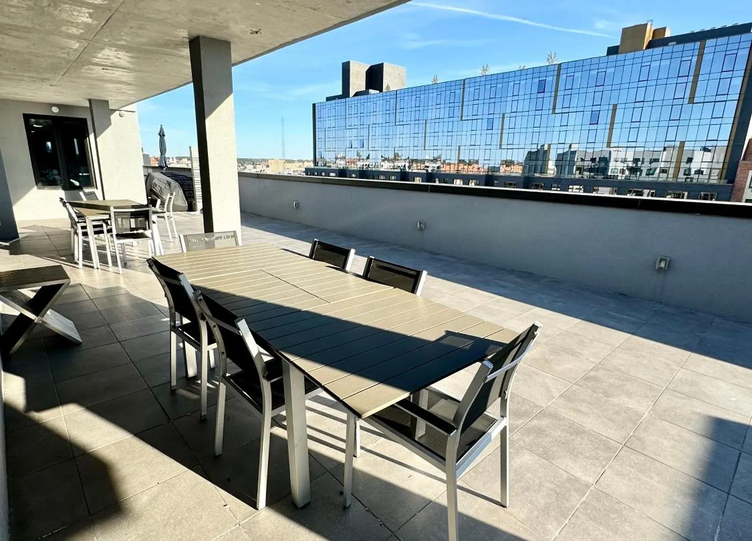 Near Manhattan Spacious Stunning New Modern Penthouse 3-Bedroom Apartment New York