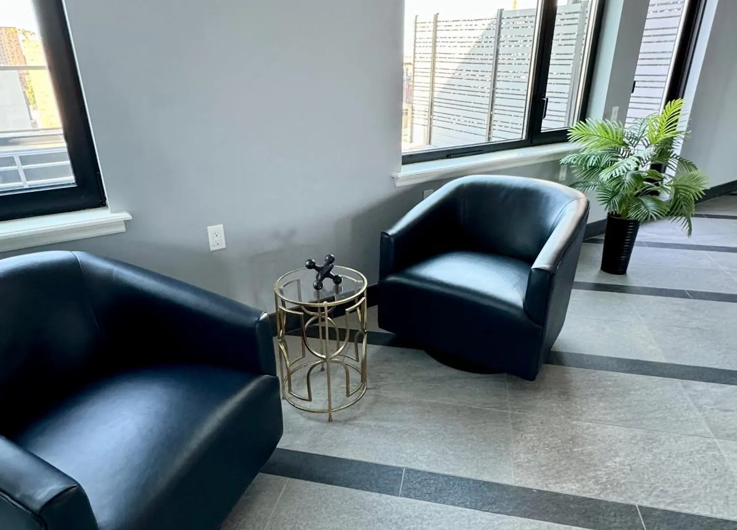 Near Manhattan Spacious Stunning New Modern Penthouse 3-Bedroom Apartment New York